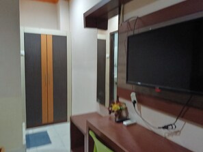 デラックス ツインルーム | ノートパソコン用作業スペース、WiFi (無料)、ベッドシーツ