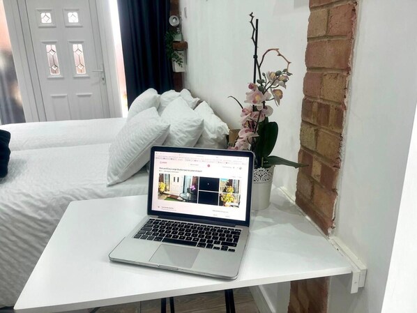 Estúdio | Cozinha privada | Geladeira, micro-ondas, chaleira elétrica, torradeira