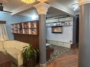 Lobby lounge - Hotel The Billabong Garden (Pokhara)