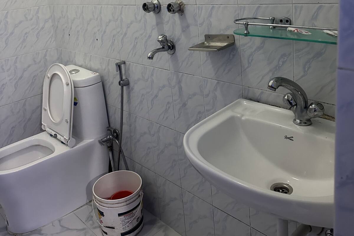 Standard Double Room | Bathroom