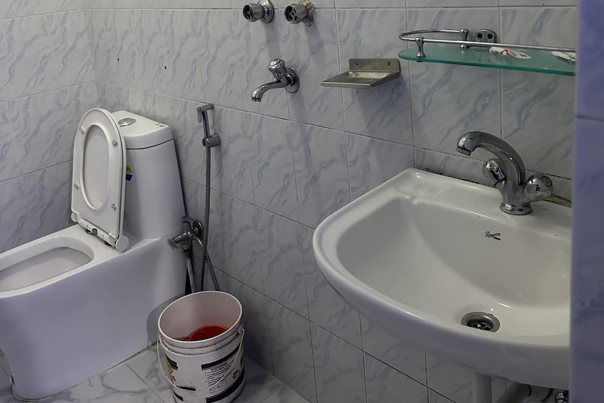Standard Double Room | Bathroom