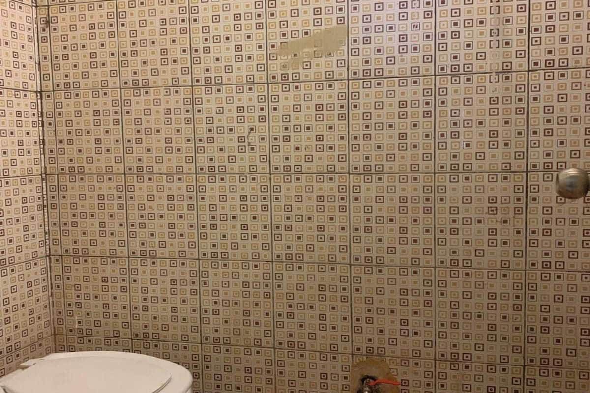 deluxe double room | bathroom | shower, towels, toilet paper