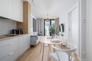 Apartamento, 1 habitación, acceso a la piscina | Servicio de comidas en la habitación
