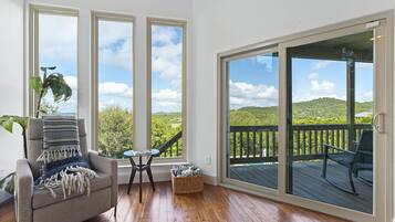 Smart TV, table tennis