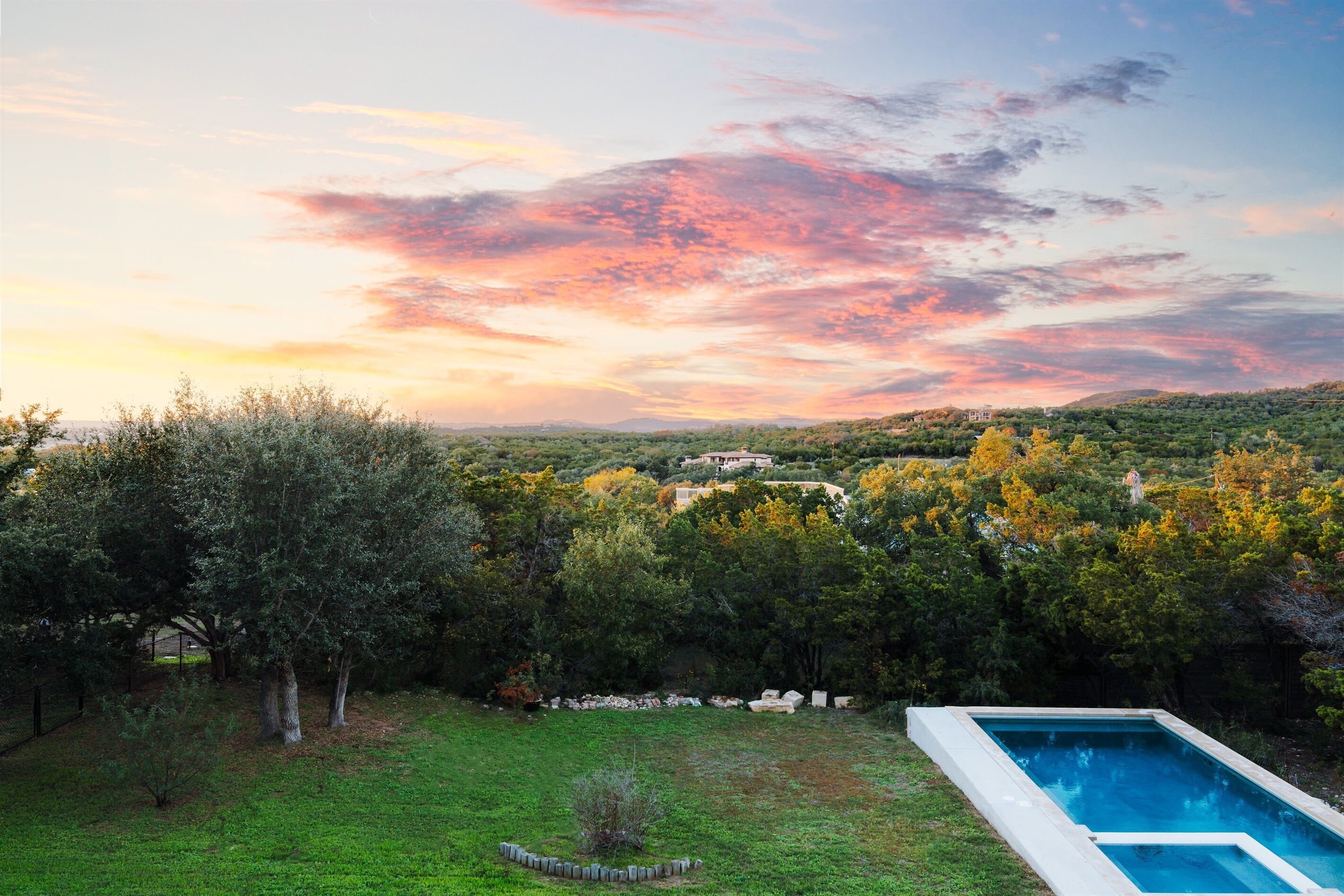 Luxury Getaway ~Best Sunset View in TX~ Heated Spa