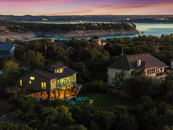 Exterior - Best Sunset in TX ~Luxury Getaway~ Heated Jacuzzi (Leander)