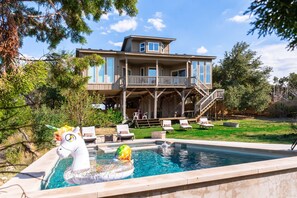 A heated pool - Best Sunset in TX ~Luxury Getaway~ Heated Jacuzzi (Leander)
