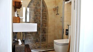 Room, 1 Bedroom, Balcony, City View | Bathroom