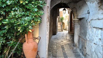 客房, 1 間臥室, 露台, 城市景 | 住宿入口