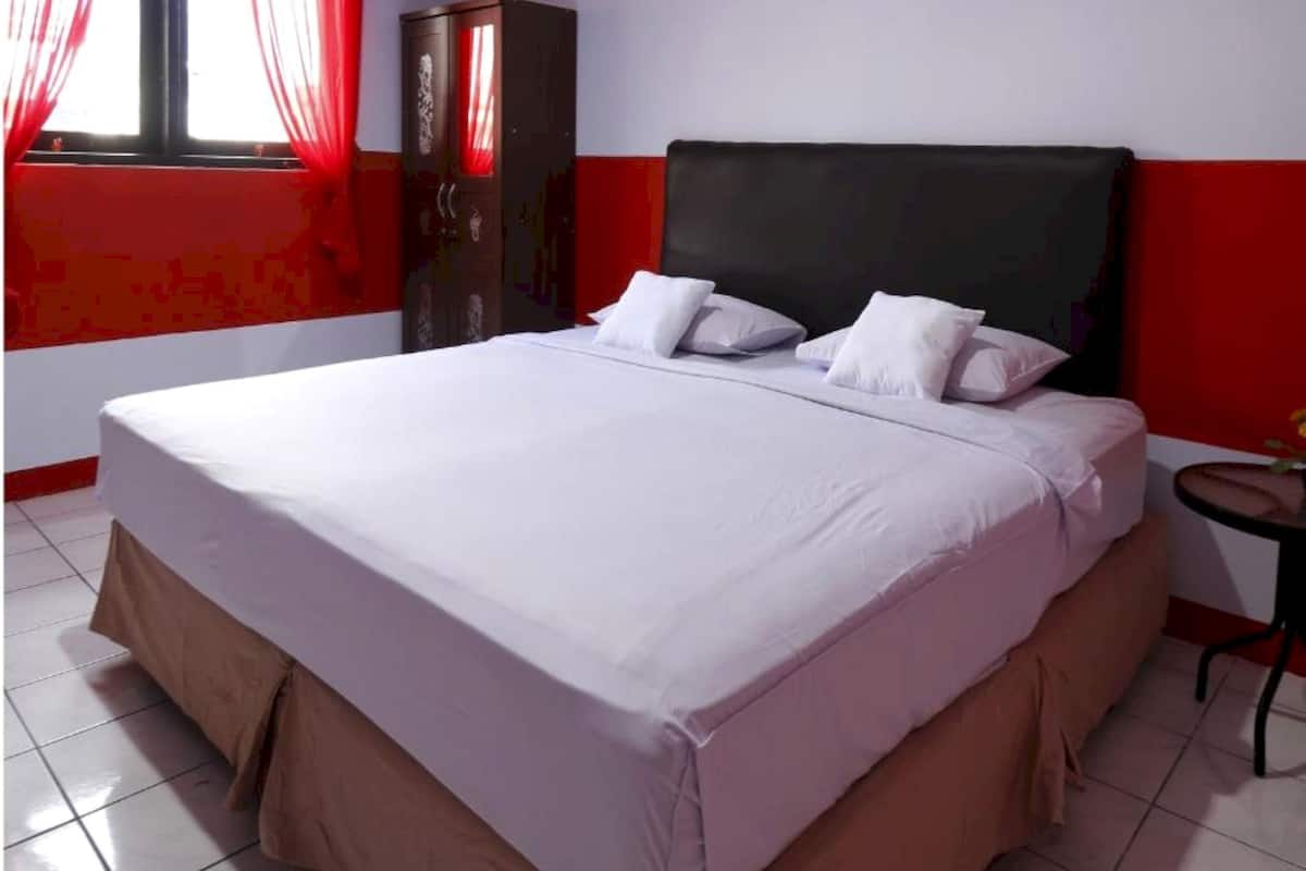 Standard Double Room | Meja, Wi-fi percuma, cadar katil 