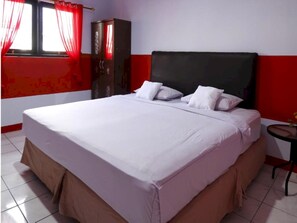 Standard Double Room | Desk, free WiFi, bed sheets - Hotel O Permata Ria Hotel (Manado)