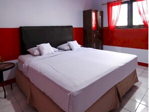 Quarto casal standard | Escrivaninha, Wi-Fi de cortesia, roupa de cama