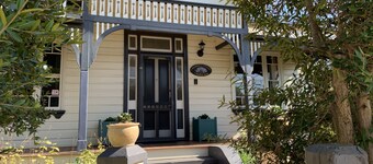 Florence Cottage, 10 minutes from Hunter Valley Vineyards. Family friendly. 