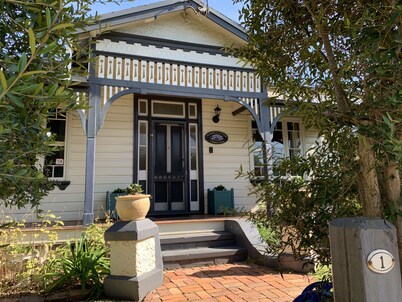 Florence Cottage, 10 minutes from Hunter Valley Vineyards. Family friendly. 