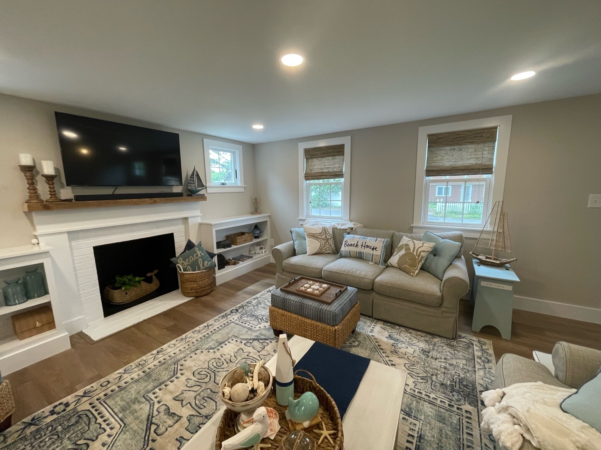 Cape Cod walk to the beach! 4 bed/2 bath, Central A/C with Deluxe Outdoor Shower