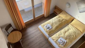 Comfort Quadruple Room | Cribs/infant beds, rollaway beds, free WiFi, bed sheets