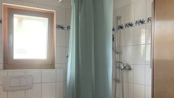 Comfort Quadruple Room | Bathroom | Shower, hair dryer, heated floors, towels