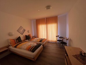 Quarto casal luxo | Berços (sobretaxa), camas extras/dobráveis (sobretaxa)