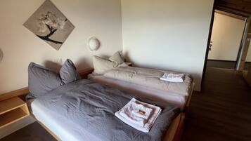 Comfort Double Room | Cots/infant beds, rollaway beds, free WiFi, bed sheets