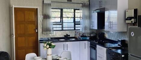 Hus | Eget kök | Kylskåp, mikrovågsugn, ugn och spishäll