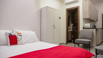 1 habitación, escritorio, wifi y ropa de cama