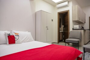 1 bedroom, desk, WiFi, bed sheets