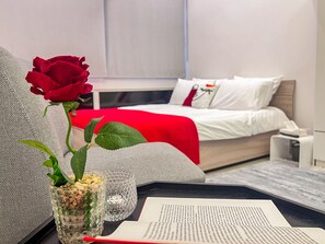 1 bedroom, desk, WiFi, bed sheets