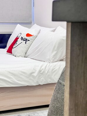 1 bedroom, desk, WiFi, bed sheets