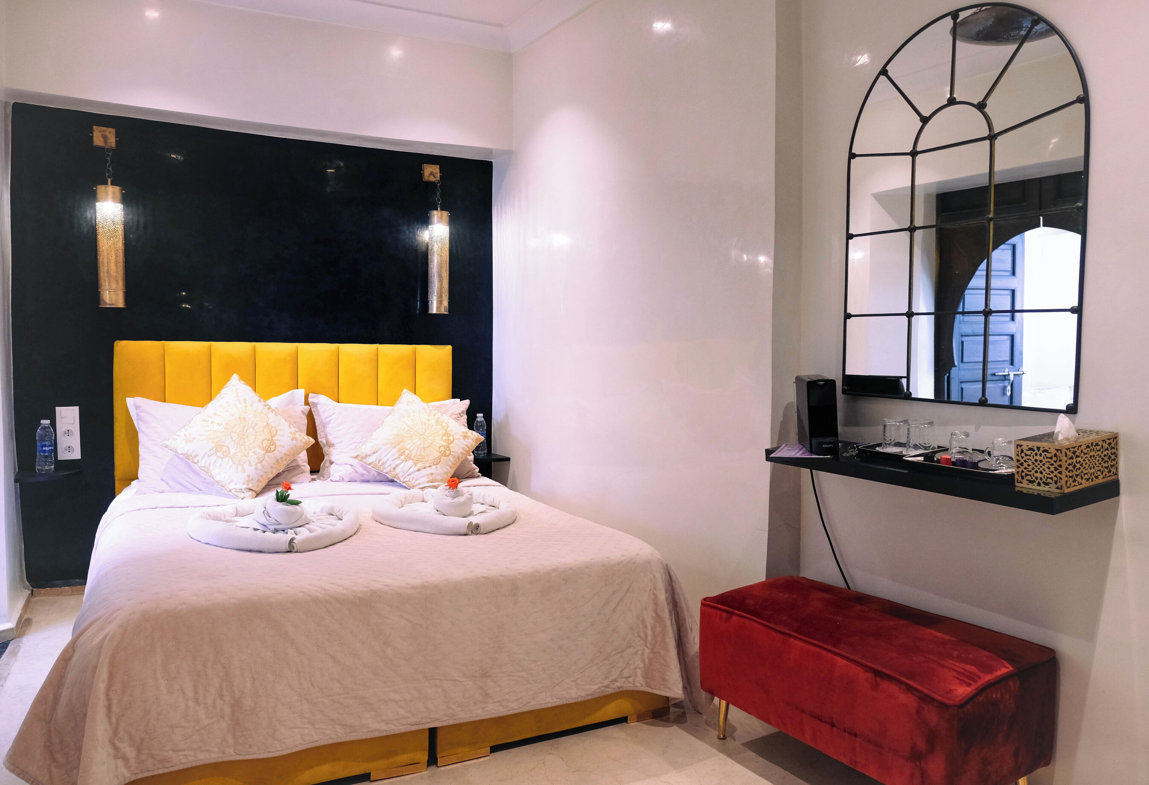 Rom – junior | Safe på rommet, individuelt dekorert, lydisolert og wi-fi (inkludert)