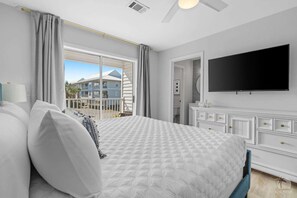 3 quartos, ferros/tábuas de passar roupa, berço de viagem