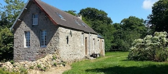 Maison au Calme Proche de la mer et du GR 223 Propice à de Bonnes Promenades