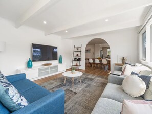 Books - Amelia - moments to the bay (rye)