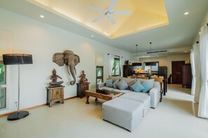 Smart TV, DVD player - Ivory Pool Villa, Dreamy Villa With Sparkling Pool (Tambon Rawai)