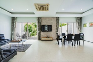Smart TV, DVD player - Trixie Town House 2 With Private Pool (Rawai)