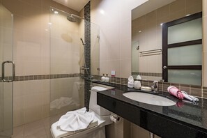 Duschwanne, Haartrockner, Bidet