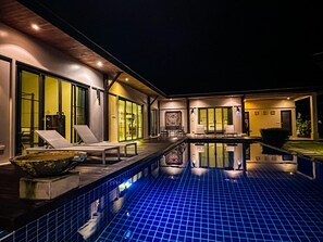 حمام سباحة