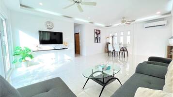 Téléviseur connecté, lecteur de DVD