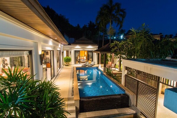 Pool - Tulip Pool Villa Luxurious Villa Escape Awaits (Nai Harn)