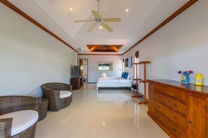 5 bedrooms, iron/ironing board, WiFi, bed sheets