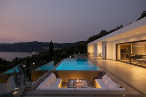 A heated pool - Villa Anthelia (Pentati)