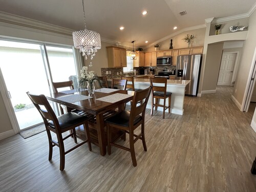 Beautiful, Conveniently Located Home w/Golf Cart & FREE WiFi!