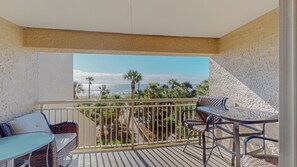 Outdoor dining - Oceanfront Views, Recently Updated, Three Bedroom Third Floor Condo (Hilton Head)