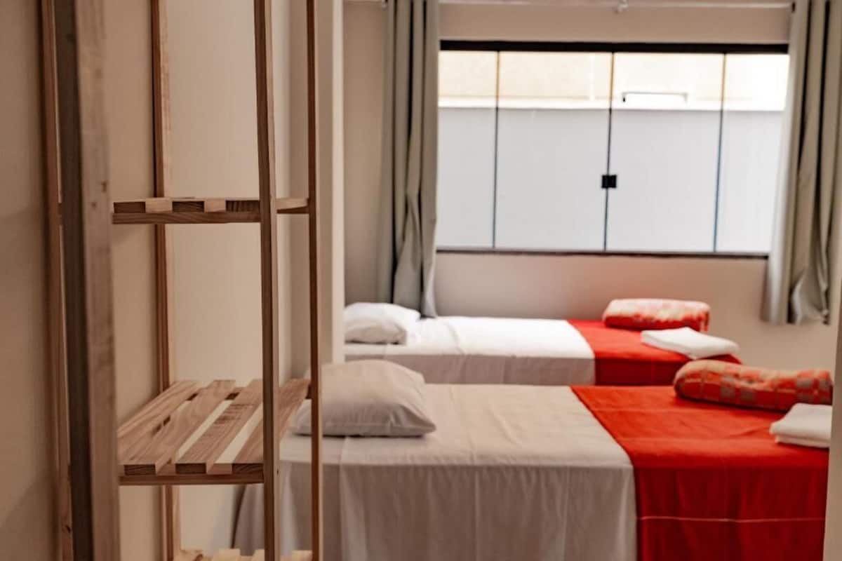 Minibar, free WiFi, bed sheets