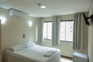 Habitación con 1 cama matrimonial o 2 individuales | Minibar, wifi gratis y ropa de cama 