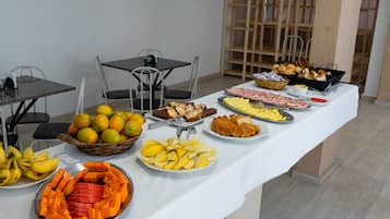 Desayuno bufé gratuito y diario