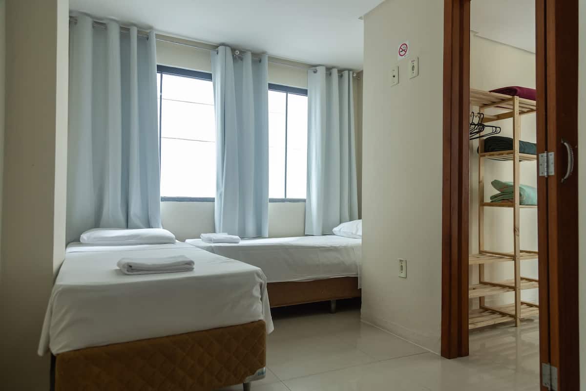 Habitació quàdruple | Minibar, wifi gratuïta i roba de llit