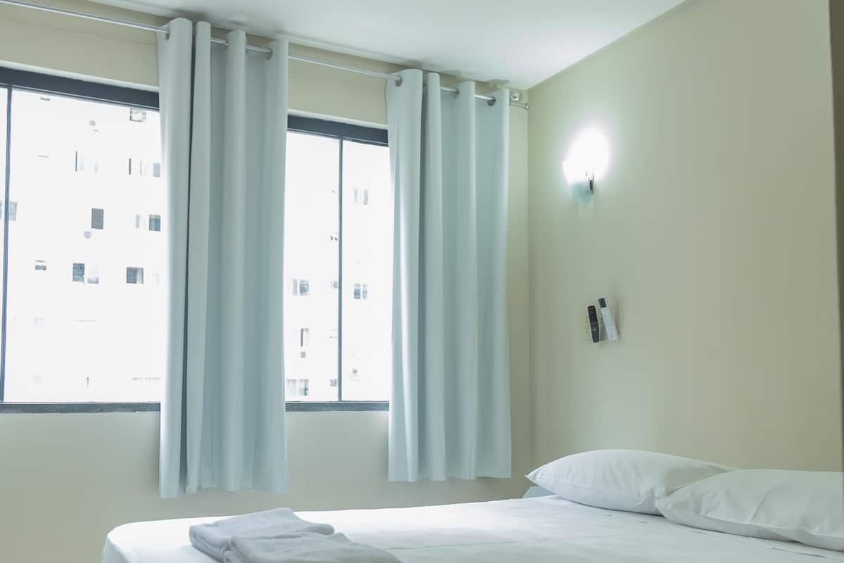 Minibar, free WiFi, bed sheets