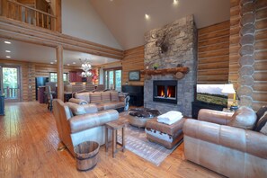 Smart TV, lareira, livros, aparelho de som