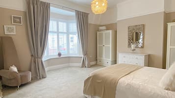 Cottage, 2 Queen Beds | 2 bedrooms, iron/ironing board, free WiFi, bed sheets