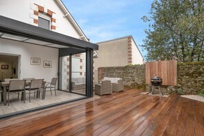 تناول الطعام بالخارج